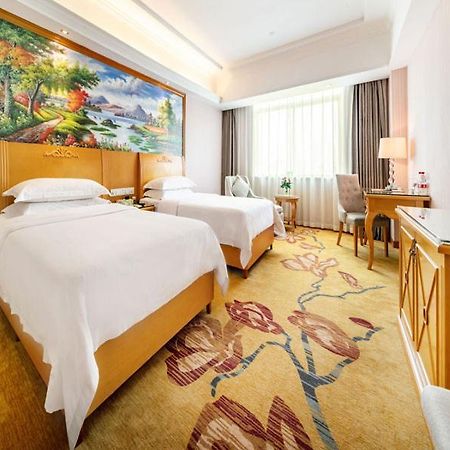 Vienna Hotel Banxuegang Road Шеньчжень Екстер'єр фото