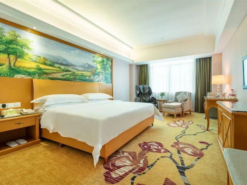 Vienna Hotel Banxuegang Road Шеньчжень Екстер'єр фото