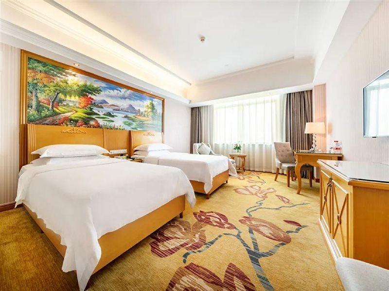 Vienna Hotel Banxuegang Road Шеньчжень Екстер'єр фото