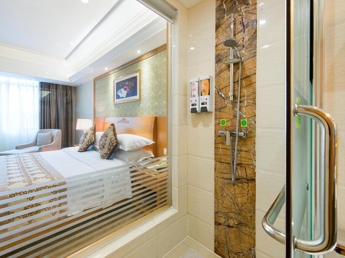 Vienna Hotel Banxuegang Road Шеньчжень Екстер'єр фото