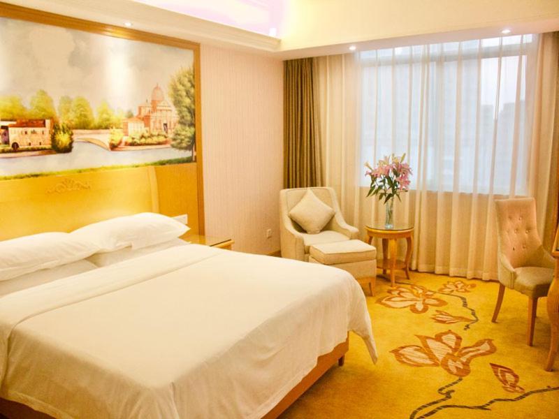 Vienna Hotel Banxuegang Road Шеньчжень Екстер'єр фото