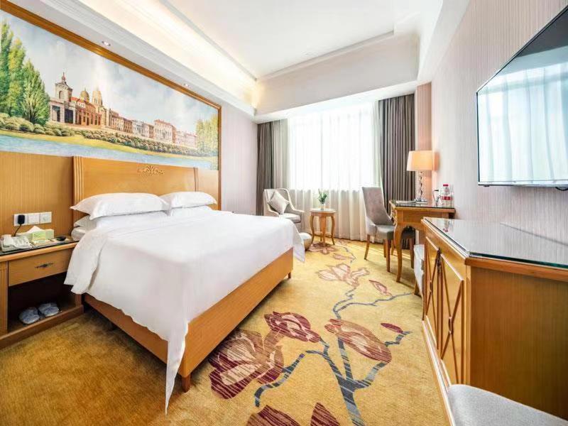 Vienna Hotel Banxuegang Road Шеньчжень Екстер'єр фото