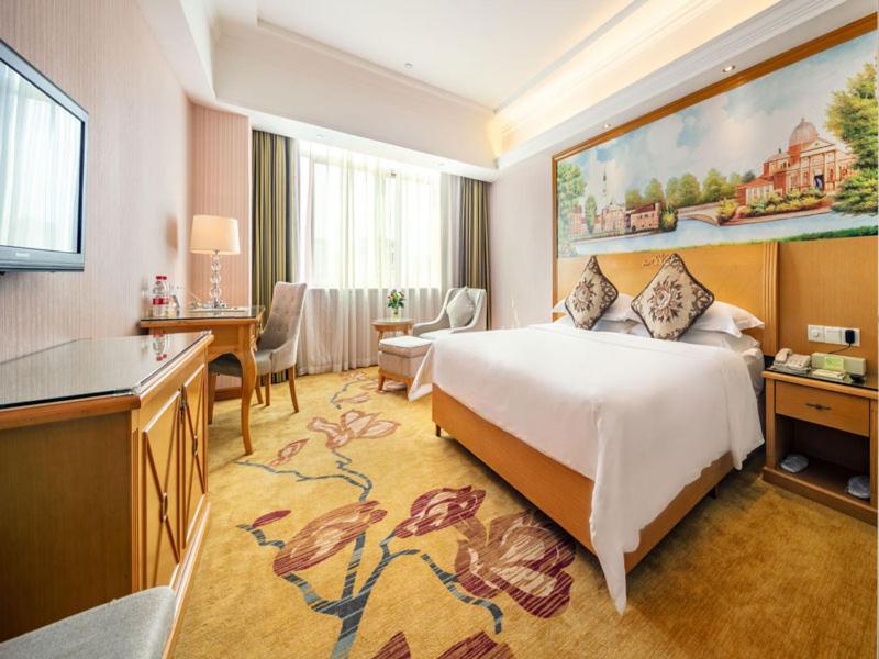 Vienna Hotel Banxuegang Road Шеньчжень Екстер'єр фото