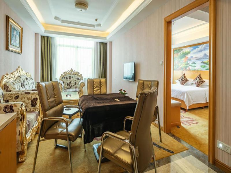 Vienna Hotel Banxuegang Road Шеньчжень Екстер'єр фото